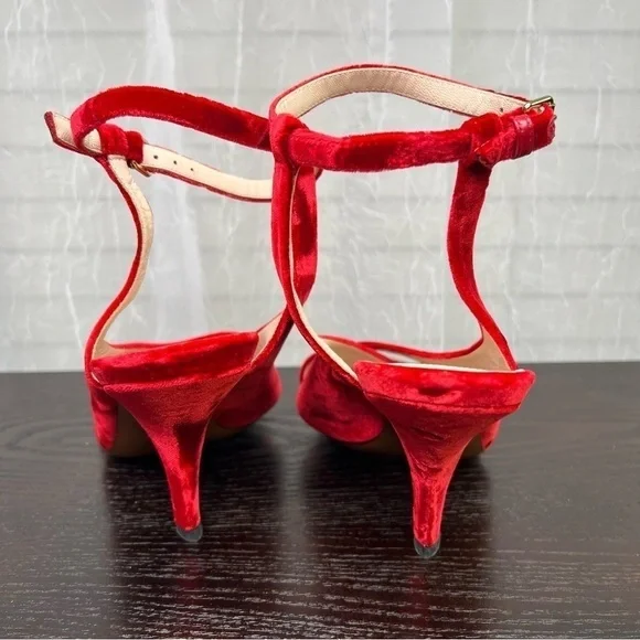 Fendi, Red Velvet Ankle Strap Shoe. 8 - Picture 4 of 12